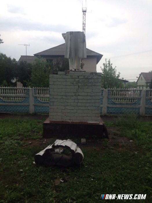 В Харьковской области разрушен еще один памятник Ленину В Харьковской области разрушен еще один памятник Ленину