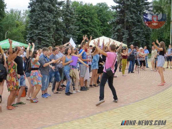 В Донецке отмечают День Молодежи В Донецке отмечают День Молодежи