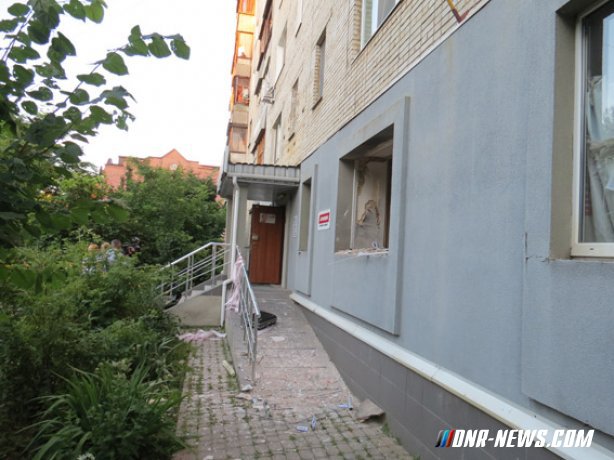 В Сумах взорвали офис партии «Батькивщины» В Сумах взорвали офис партии «Батькивщины»