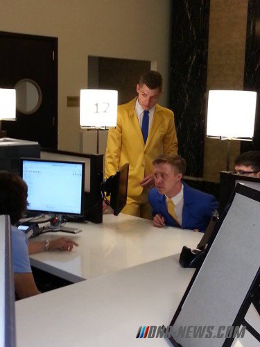 В США двое украинцев сыграли "гей-бандеровскую свадьбу" В США двое украинцев сыграли "гей-бандеровскую свадьбу"