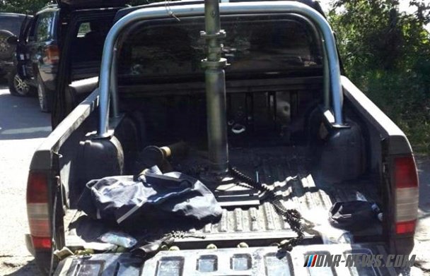 Под Мукачево с дороги до сих пор не убрали тело погибшего и расстрелянные машины Под Мукачево с дороги до сих пор не убрали тело погибшего и расстрелянные машины