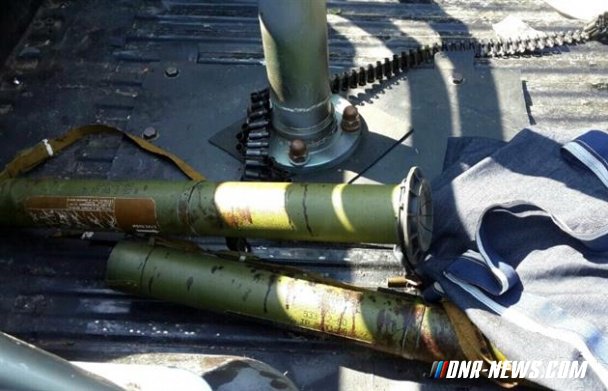 Под Мукачево с дороги до сих пор не убрали тело погибшего и расстрелянные машины Под Мукачево с дороги до сих пор не убрали тело погибшего и расстрелянные машины