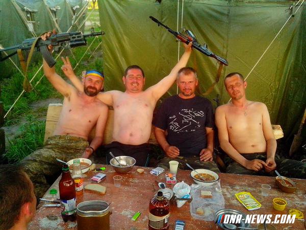 Вернувшись из самоволки пьяным, боец Нацгвардии застрелился прямо на блокпосту Вернувшись из самоволки пьяным, боец Нацгвардии застрелился прямо на блокпосту