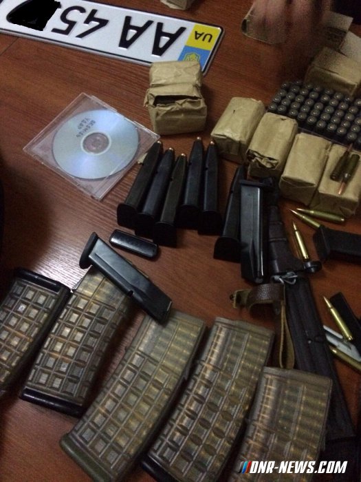 В Киеве обнаружена партия оружия и боеприпасов из зоны «АТО» В Киеве обнаружена партия оружия и боеприпасов из зоны «АТО»