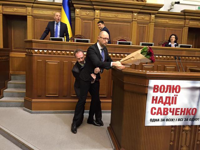 Сегодняшняя драка в Верховной Раде это хитрый отвлекающий маневр украинского парламента