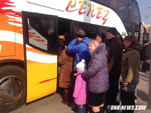 Украинские националисты напали на протестующих против сноса памятника Ленину в Запорожье Украинские националисты напали на протестующих против сноса памятника Ленину в Запорожье