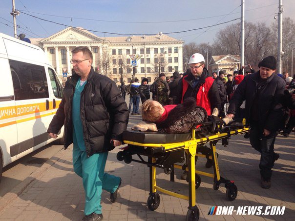 Украинские националисты напали на протестующих против сноса памятника Ленину в Запорожье Украинские националисты напали на протестующих против сноса памятника Ленину в Запорожье