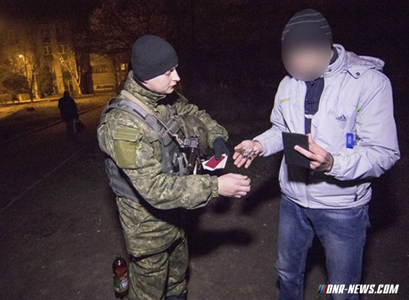 Улицы Мариуполя будет усиленно патрулировать Нацгвардия с бронетехникой Улицы Мариуполя будет усиленно патрулировать Нацгвардия с бронетехникой