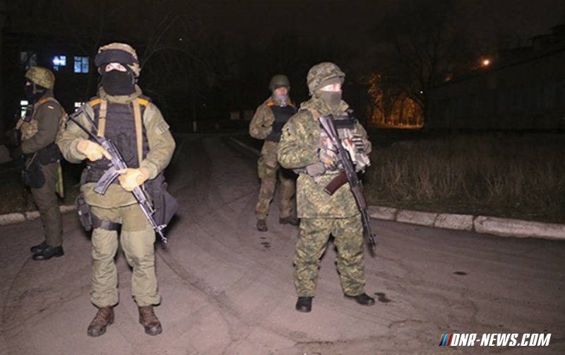 Улицы Мариуполя будет усиленно патрулировать Нацгвардия с бронетехникой Улицы Мариуполя будет усиленно патрулировать Нацгвардия с бронетехникой