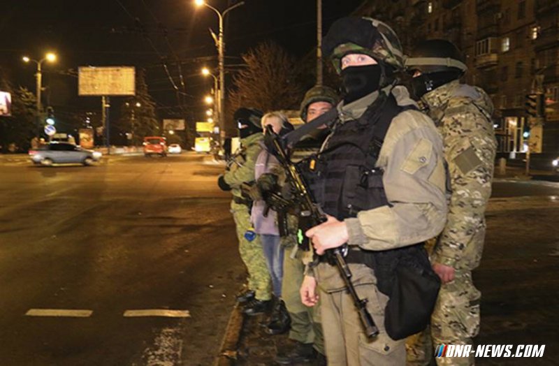 Улицы Мариуполя будет усиленно патрулировать Нацгвардия с бронетехникой Улицы Мариуполя будет усиленно патрулировать Нацгвардия с бронетехникой