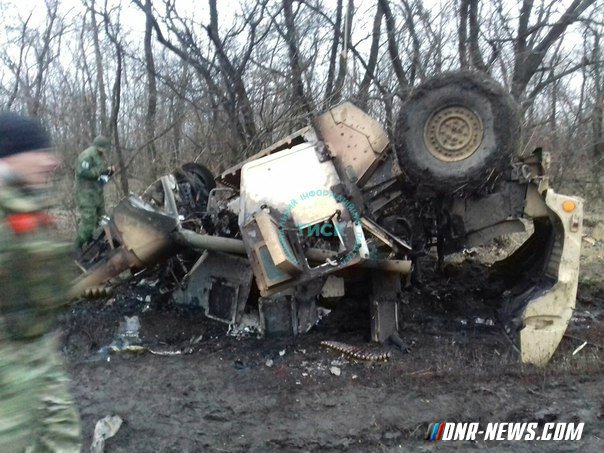 Машина с украинскими силовиками подорвалась на мине, установленной самими ВСУ Машина с украинскими силовиками подорвалась на мине, установленной самими ВСУ