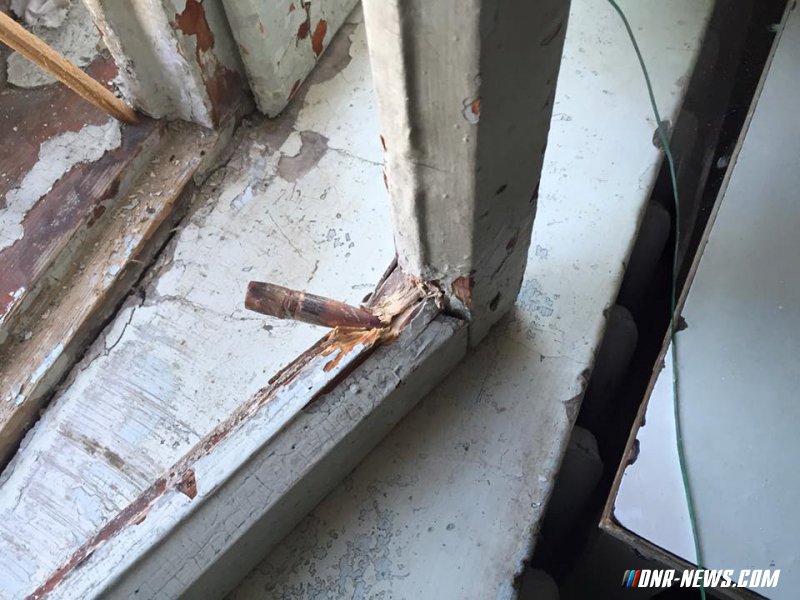 Украинский снайпер обстрелял больницу в Куйбышевском районе Донецка Украинский снайпер обстрелял больницу в Куйбышевском районе Донецка