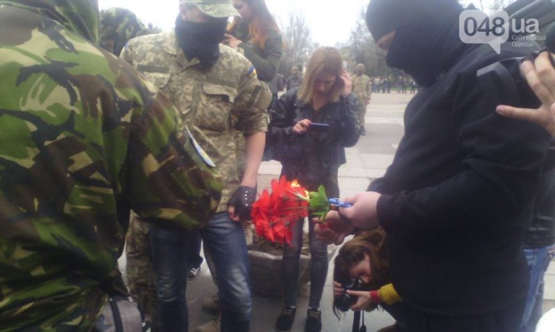Украинские СМИ: В Одессе сепаратистов атаковали антифашисты с Евромайдана Украинские СМИ: В Одессе сепаратистов атаковали антифашисты с Евромайдана