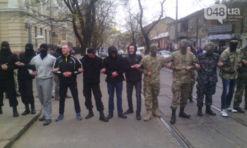 Украинские СМИ: В Одессе сепаратистов атаковали антифашисты с Евромайдана Украинские СМИ: В Одессе сепаратистов атаковали антифашисты с Евромайдана
