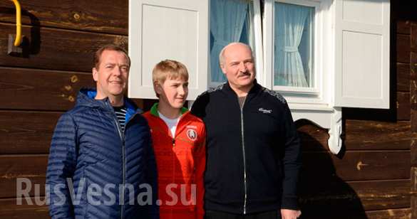 Лукашенко напоил Медведева березовым соком (ФОТО) | Русская весна