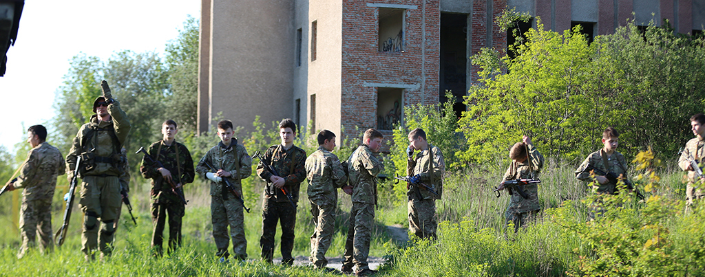 Школьников Западной Украины обучают ведению стрелковых боев в городских условиях