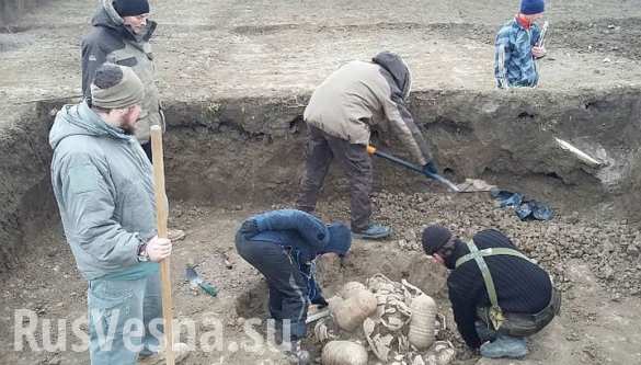 Строители крымского моста нашли клад и мумию с монетой в зубах (ВИДЕО)
