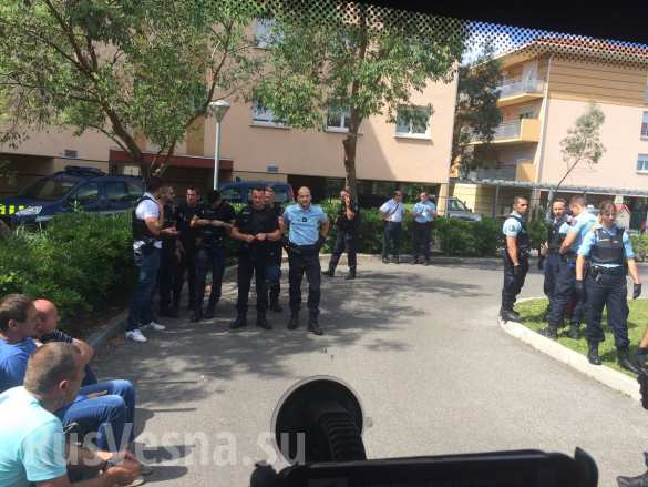 «Людей посадили в машины и куда-то везут» — подробности депортации болельщиков России из Франции (ФОТО) | Русская весна