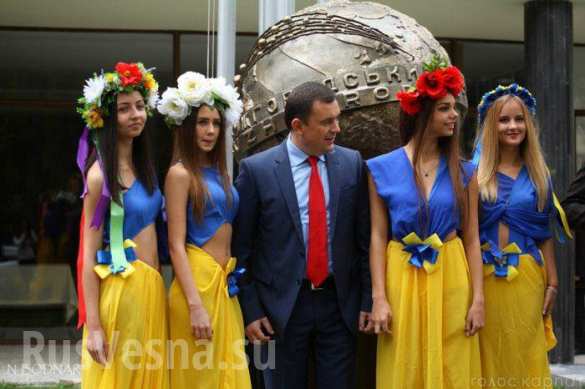 Развратные наряды украинских «патриотичных» студенток шокировали публику (ФОТОФАКТ) | Русская весна