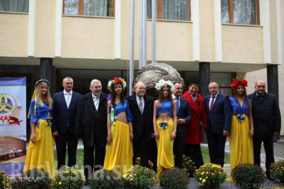 Развратные наряды украинских «патриотичных» студенток шокировали публику (ФОТОФАКТ) | Русская весна