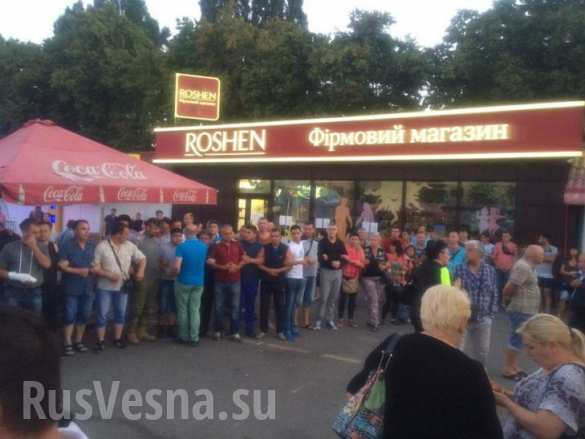 Символично: в Киеве снесли незаконный магазин «Рошен» (ФОТО) | Русская весна