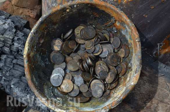 В Донецке в результате обстрела ВСУ сгорел дом и 7 автомобилей (ФОТОРЕПОРТАЖ «Русской Весны») | Русская весна