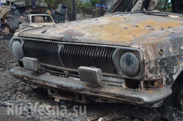 В Донецке в результате обстрела ВСУ сгорел дом и 7 автомобилей (ФОТОРЕПОРТАЖ «Русской Весны») | Русская весна