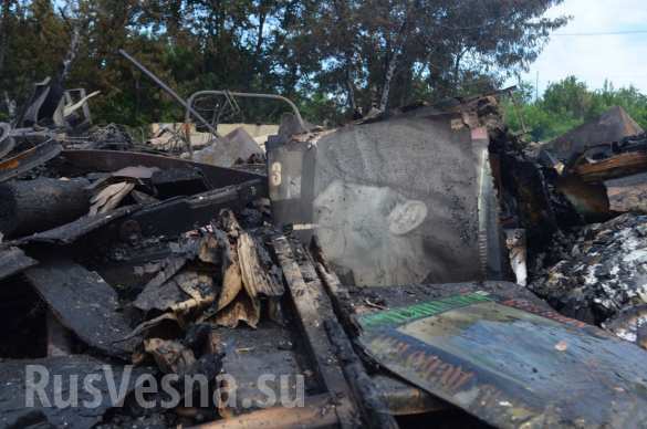 В Донецке в результате обстрела ВСУ сгорел дом и 7 автомобилей (ФОТОРЕПОРТАЖ «Русской Весны») | Русская весна