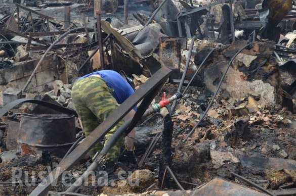 В Донецке в результате обстрела ВСУ сгорел дом и 7 автомобилей (ФОТОРЕПОРТАЖ «Русской Весны») | Русская весна