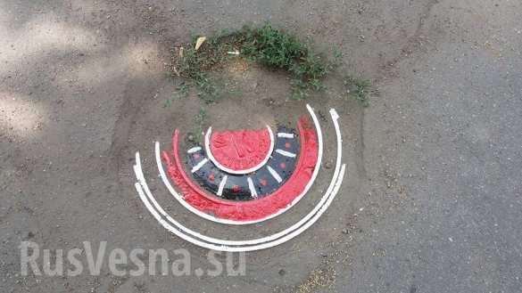 На пороге Европы: в Запорожье при участии полиции раскрасили 16 канализационных люков (ФОТО) | Русская весна