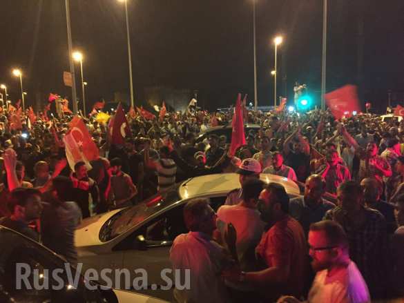 В центре Стамбула проходят новые митинги в поддержку Эрдогана (ФОТО, ВИДЕО) | Русская весна