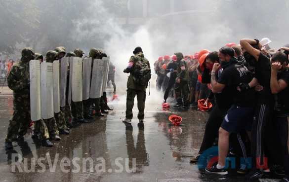 Жители ЛНР под руководством инструкторов тренируются безоружному противодействию иностранной вооруженной миссии (ФОТО, ВИДЕО) | Русская весна