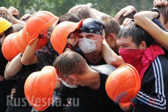 Жители ЛНР под руководством инструкторов тренируются безоружному противодействию иностранной вооруженной миссии (ФОТО, ВИДЕО) | Русская весна
