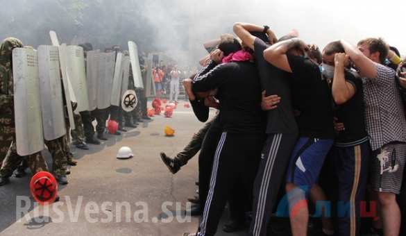 Жители ЛНР под руководством инструкторов тренируются безоружному противодействию иностранной вооруженной миссии (ФОТО, ВИДЕО) | Русская весна