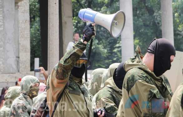 Жители ЛНР под руководством инструкторов тренируются безоружному противодействию иностранной вооруженной миссии (ФОТО, ВИДЕО) | Русская весна