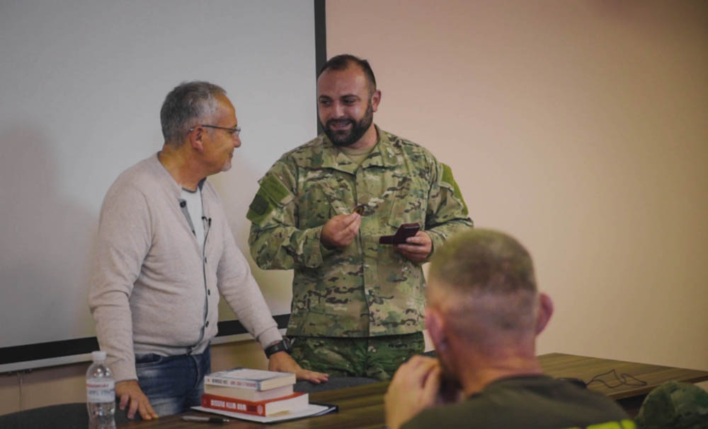 Савелий Шустер обучает войне нацистов из карательного батальона «Азов»