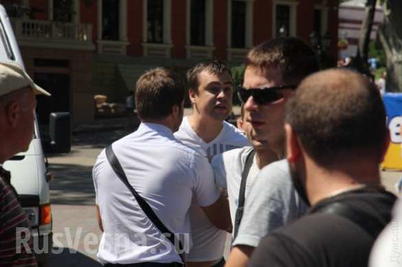 Савченко в Одессе забросали яйцами и не пускали в мэрию (ФОТО, ВИДЕО) | Русская весна