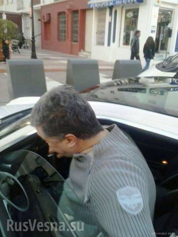 Порошенко спешно покидает аптеку, после того, как к нему обратились на русском Порошенко покинул Украину на частном самолете (ФОТО) | Русская весна