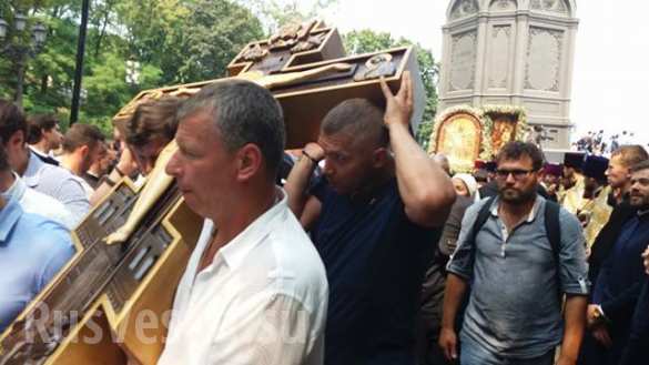 Крестный ход двинулся к Киево-Печерской Лавре (ФОТО) | Русская весна