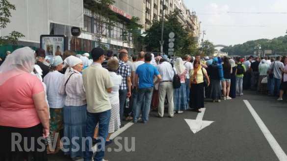 Крестный ход в Киеве двинулся в сторону Владимирской горки. Смотрите и комментируйте с «Русской Весной» (ПРЯМАЯ ТРАНСЛЯЦИЯ, ФОТО) | Русская весна