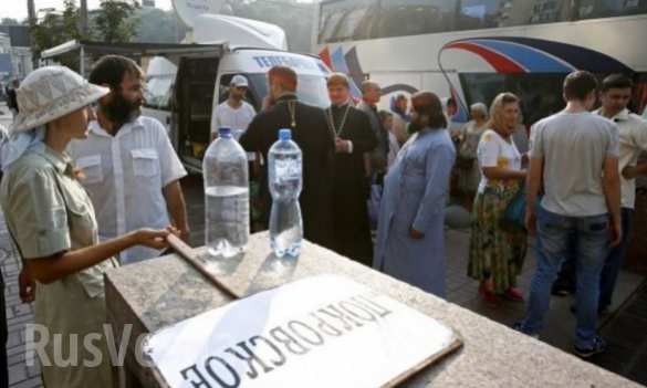 Крестный ход в Киеве двинулся в сторону Владимирской горки. Смотрите и комментируйте с «Русской Весной» (ПРЯМАЯ ТРАНСЛЯЦИЯ, ФОТО) | Русская весна