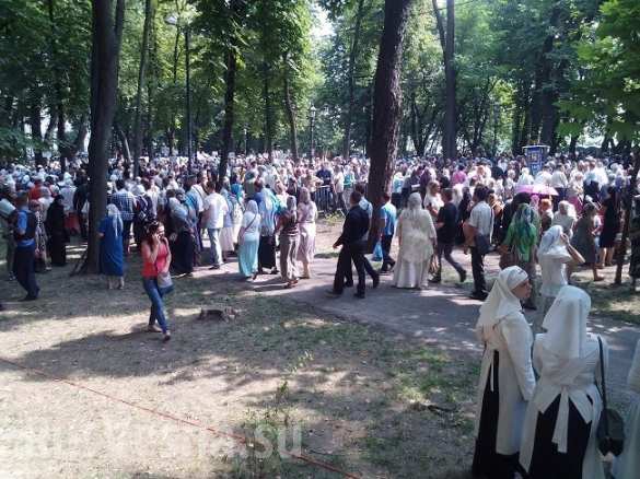 Крестный ход в Киеве двинулся в сторону Владимирской горки. Смотрите и комментируйте с «Русской Весной» (ПРЯМАЯ ТРАНСЛЯЦИЯ, ФОТО) | Русская весна