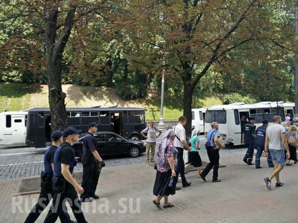 МОЛНИЯ: Крестный ход достиг Киево-Печерской Лавры (ФОТО ПРЯМАЯ ТРАНСЛЯЦИЯ) | Русская весна
