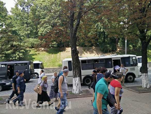 МОЛНИЯ: Крестный ход достиг Киево-Печерской Лавры (ФОТО ПРЯМАЯ ТРАНСЛЯЦИЯ) | Русская весна