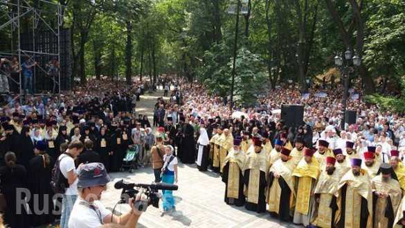 На Владимирской горке начался совместный молебен ( ВИДЕО, ФОТО) | Русская весна