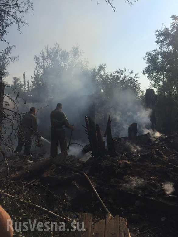Последствия ночного обстрела Горловки: в Зайцево полностью сгорели два дома (ФОТО) | Русская весна
