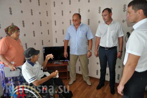 Пять семей, лишившихся жилья во время боев в Дебальцево, получили ключи от новых домов (ФОТО) | Русская весна