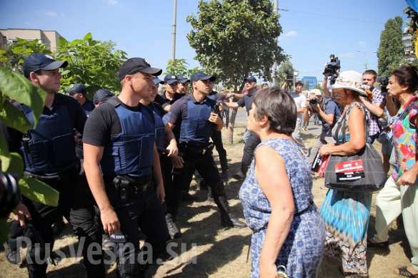 ВАЖНО: защитники педофилов-насильников из «Торнадо» избивают полицию у здания киевского суда (ФОТО, ВИДЕО) | Русская весна