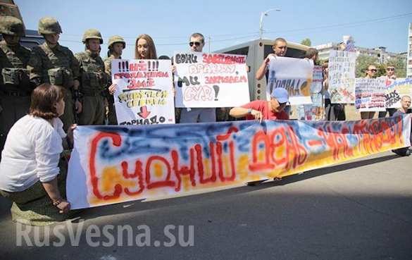 ВАЖНО: защитники педофилов-насильников из «Торнадо» избивают полицию у здания киевского суда (ФОТО, ВИДЕО) | Русская весна