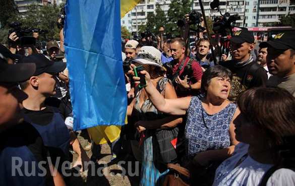 ВАЖНО: защитники педофилов-насильников из «Торнадо» избивают полицию у здания киевского суда (ФОТО, ВИДЕО) | Русская весна